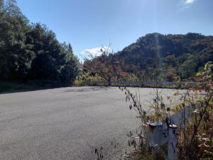 公園南入口からすぐの駐車場2