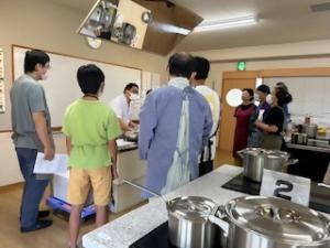 そば打ち教室の様子 水回し説明