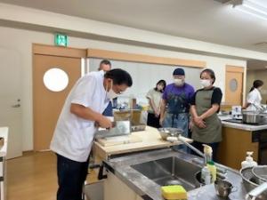 そば打ち教室の様子 講師実践 包丁