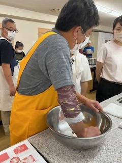 そば打ち教室の様子 参加者実践 こね