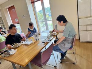 そば打ち教室の様子 試食