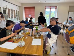 そば打ち教室の様子 試食