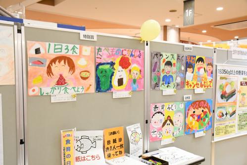 食育ポスター展示の様子