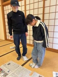 新聞紙ブーツ4